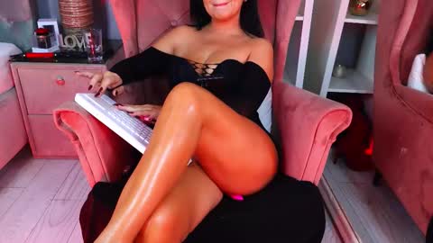 Snapshot of aqueenmonica chatting on October 8, 2:16 am AQueenMonica online show from October 8, 2:16 am