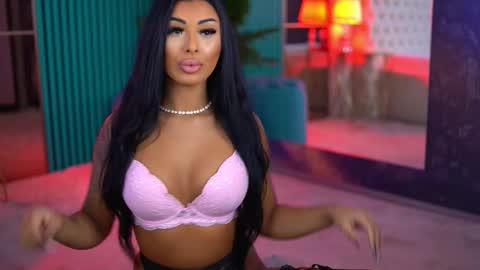 arabellaposh online show from October 25, 6:43 am