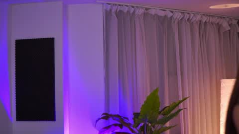 IsaBella online show from June 4, 7:18 pm