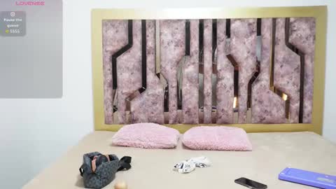   online show from October 1, 12:10 pm