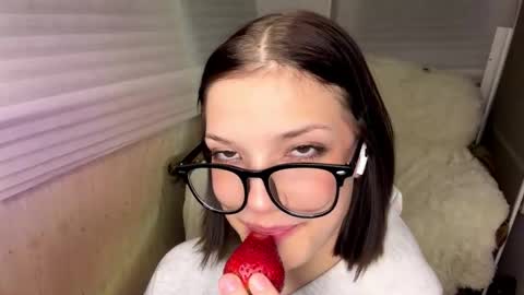 Caroline online show from February 25, 9:46 pm