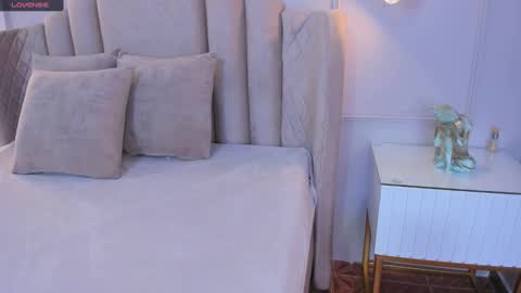 Snapshot of aria_greco chatting on December 18, 2:53 am Aria  online show from December 18, 2:53 am