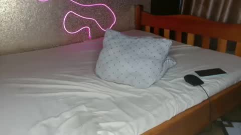 aria_shade online show from December 19, 1:03 pm