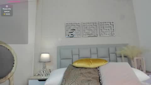 aria_walker_ online show from February 17, 11:42 am