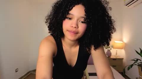 ariaa_23 online show from November 18, 2:51 pm