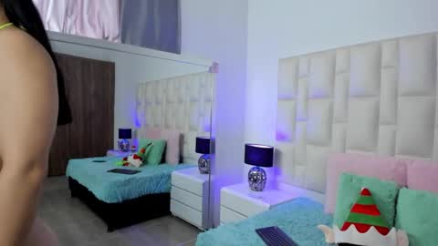  ariana  online show from December 17, 4:22 pm