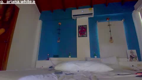 Snapshot of ariana_whitee chatting on October 12, 6:21 pm ariana_whitee online show from October 12, 6:21 pm