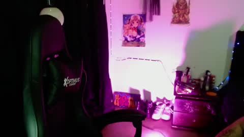 help me 100 hands up my OF is Free  online show from June 19, 9:51 pm