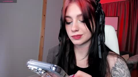 Snapshot of arielabradberry chatting on December 2, 3:01 pm Ariel online show from December 2, 3:01 pm