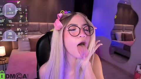 Ari  online show from November 6, 11:21 pm