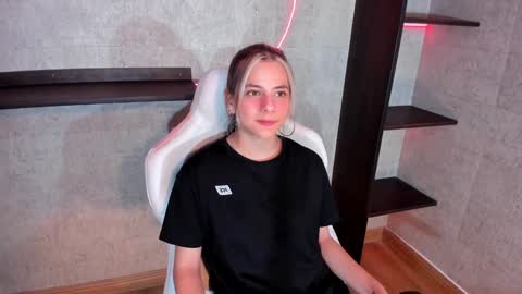 artemisablake online show from January 4, 9:09 pm