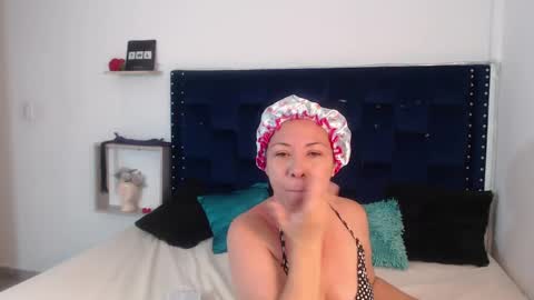 Snapshot of artemiza_love_ chatting on February 24, 12:14 pm artemiza online show from February 24, 12:14 pm