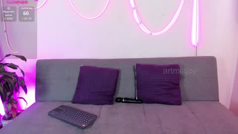 MIA OF artmiajoy online show from December 12, 4:32 pm