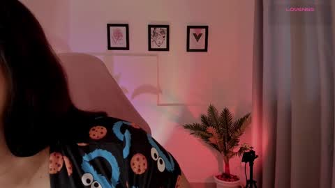Snapshot of artmist_ chatting on February 18, 1:00 pm Eli online show from February 18, 1:00 pm