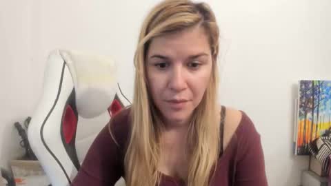 Snapshot of artsyandcraftsy_ chatting on October 5, 2:00 pm MIA online show from October 5, 2:00 pm