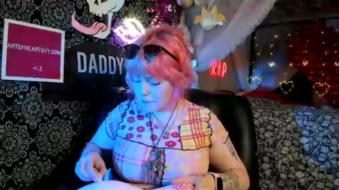 ArtsyHeartsyy online show from June 23, 3:48 am
