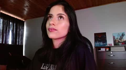   Independent Model online show from November 19, 8:42 pm