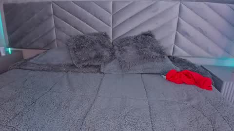 ARY THOMPSON online show from December 2, 8:42 pm