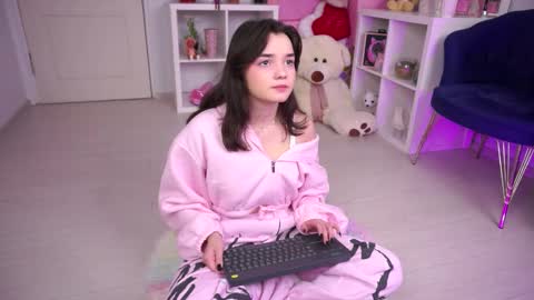 Aria online show from October 15, 8:50 am