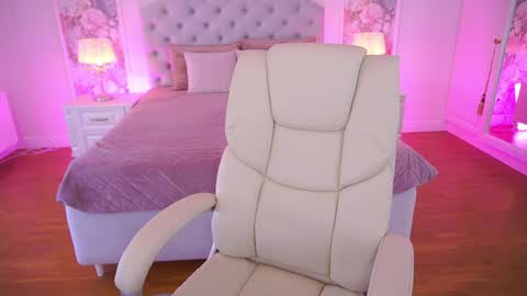 ashleybaee online show from April 17, 12:18 pm