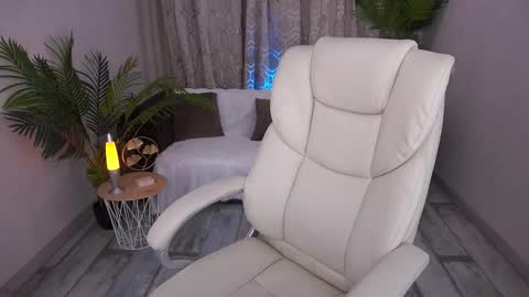 ashleybaee online show from March 15, 6:10 pm