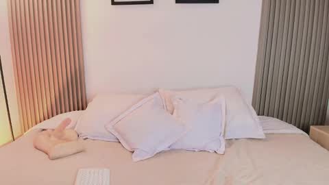    online show from March 1, 2:33 am