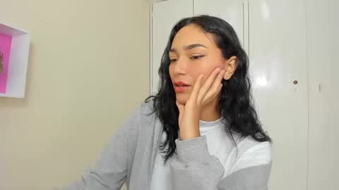Snapshot of asiam_brunet chatting on February 22, 2:06 pm Camila online show from February 22, 2:06 pm