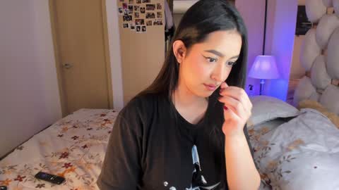 Snapshot of asshley__ chatting on January 3, 4:22 am Ashley online show from January 3, 4:22 am