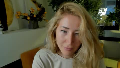 Snapshot of astramonroe chatting on October 8, 7:56 am astramonroe online show from October 8, 7:56 am