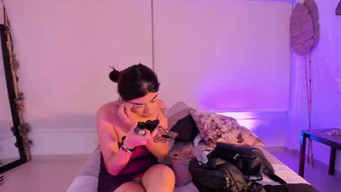 Snapshot of atenea_storm chatting on October 4, 5:46 am Atenea online show from October 4, 5:46 am