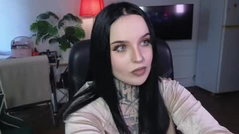 online every day between 10am-23pm online show from June 6, 4:41 am