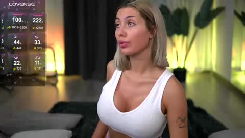 Isabella online show from November 18, 8:15 am