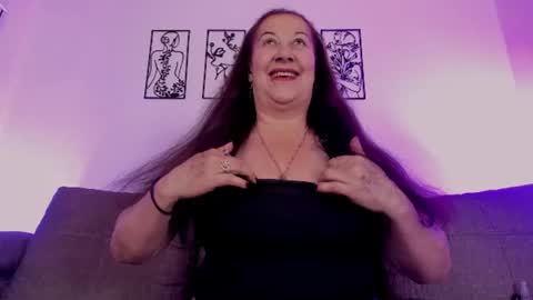 Aura Cristina online show from July 21, 7:25 pm