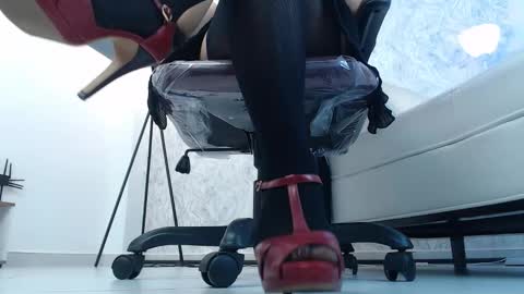 Aura sanders online show from March 11, 3:58 pm