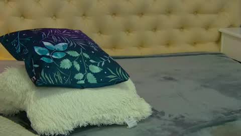 auramilff online show from March 12, 5:37 pm