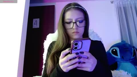 Snapshot of aurora_blossom__ chatting on September 15, 11:23 pm Aurora online show from September 15, 11:23 pm