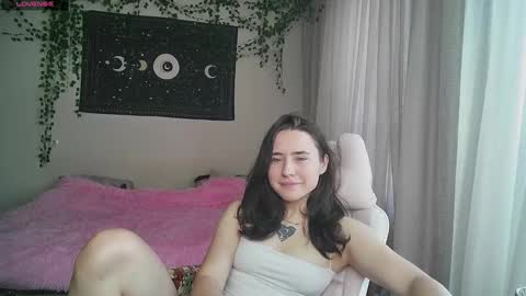 Snapshot of aurora_worker chatting on October 20, 7:44 am Aurora online show from October 20, 7:44 am
