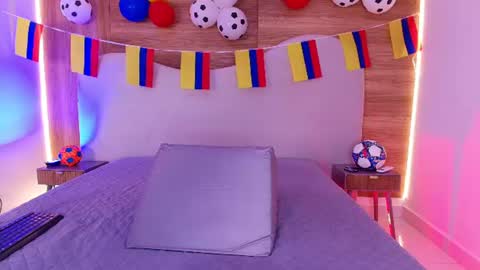 auroraa_miller online show from June 25, 3:06 am