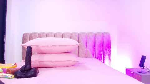 auroraa_miller online show from November 10, 1:06 pm