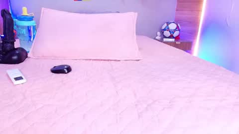 auroraa_miller online show from July 13, 3:40 am