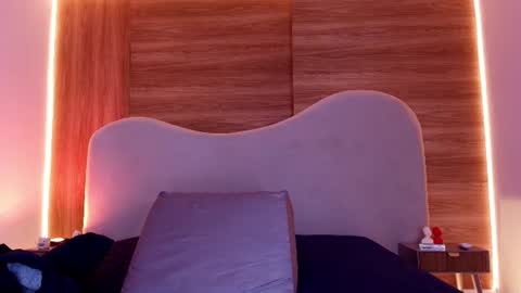 auroraa_miller online show from July 7, 3:09 am