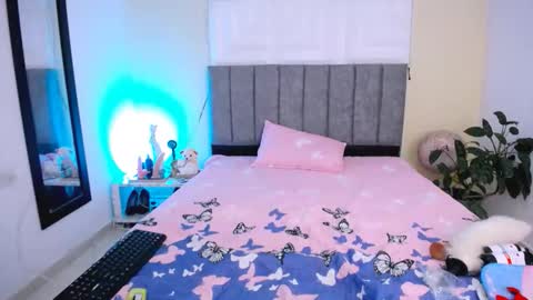 INSTAGRAM AURORA MCRY online show from December 18, 6:29 am