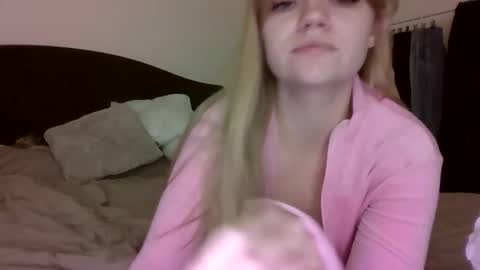 AuroraXRoses online show from November 19, 6:30 pm