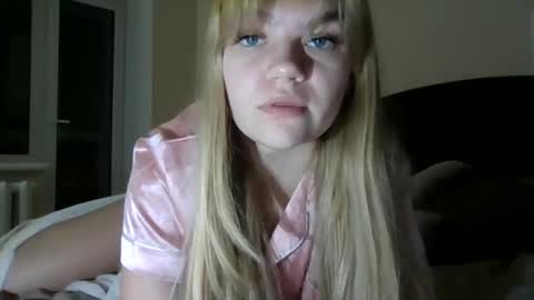 AuroraXRoses online show from October 29, 7:27 pm