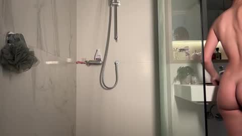 Ava  online show from October 17, 1:20 am