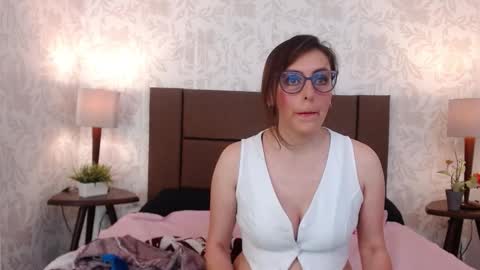 Ava  online show from November 18, 7:15 pm