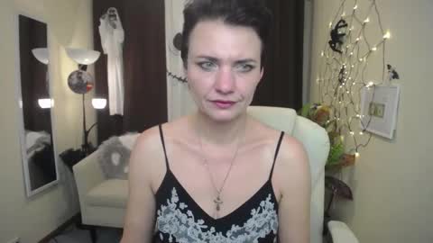 avasaturnian online show from November 1, 1:26 pm