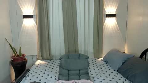 avery_7 online show from October 7, 7:02 am