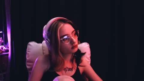 Avriel online show from December 27, 11:21 pm