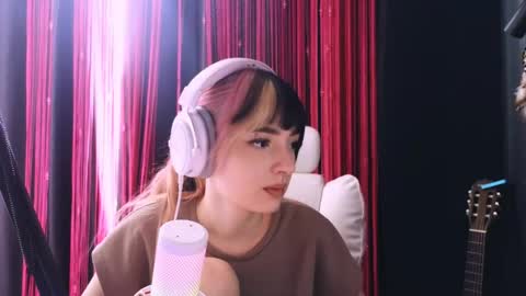 Avriel online show from May 20, 5:26 am